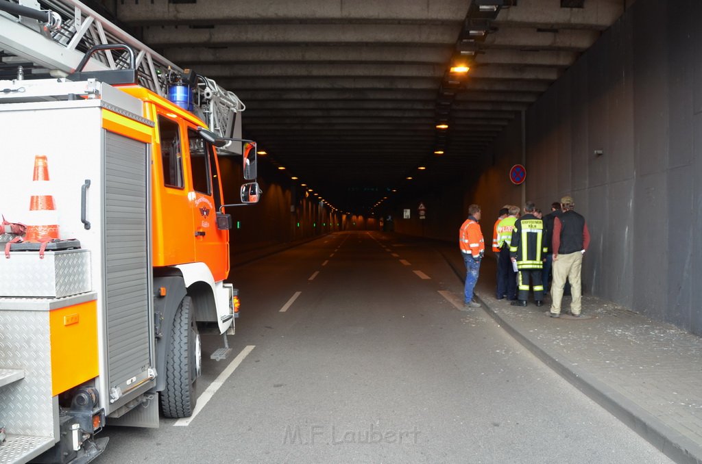 Einsatz BF Koeln Tunnel unter Lanxess Arena gesperrt P9806.JPG - Miklos Laubert